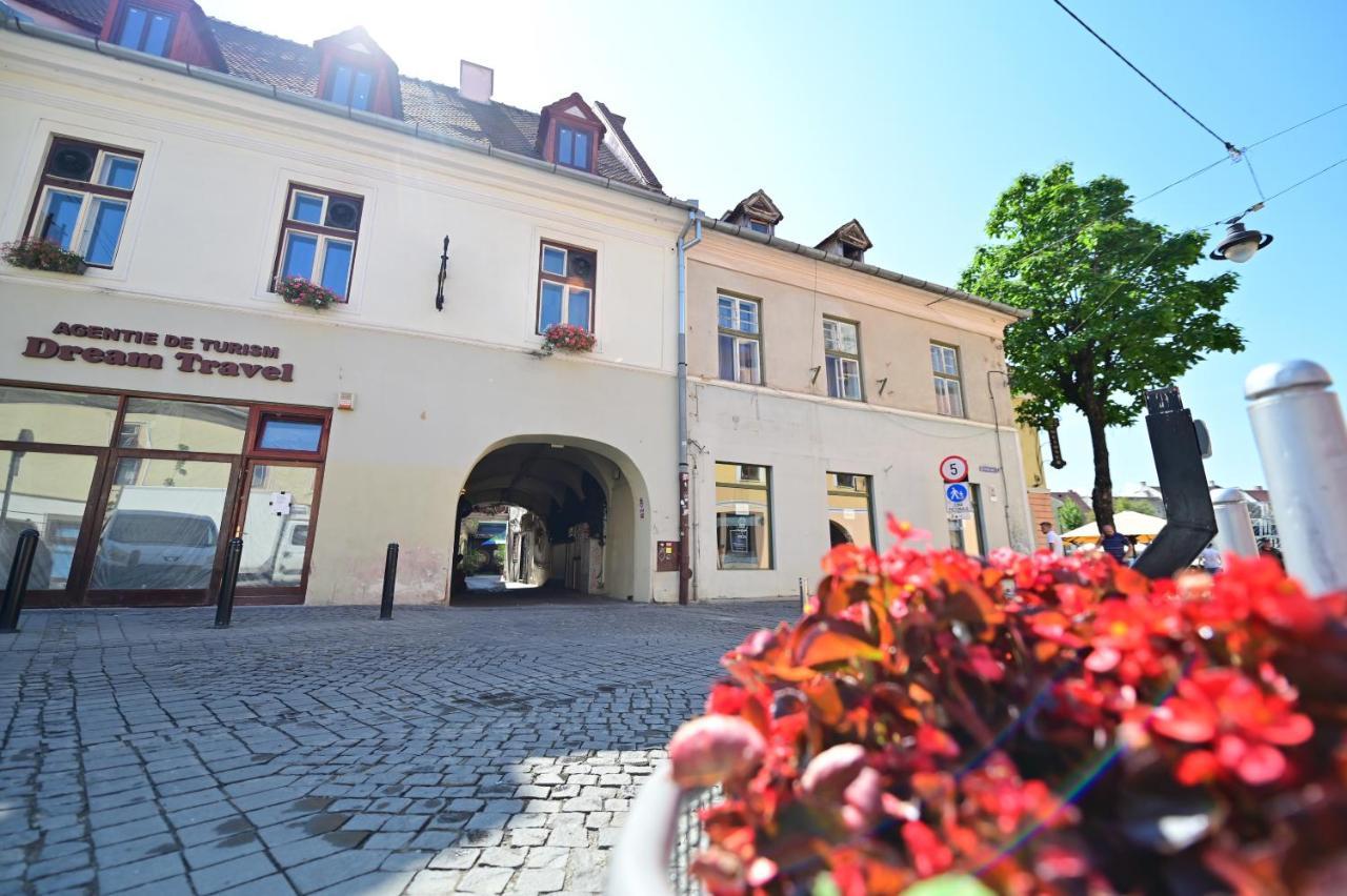 Lovely 2 Bedroom Apartment In Historic City Center シビウ エクステリア 写真